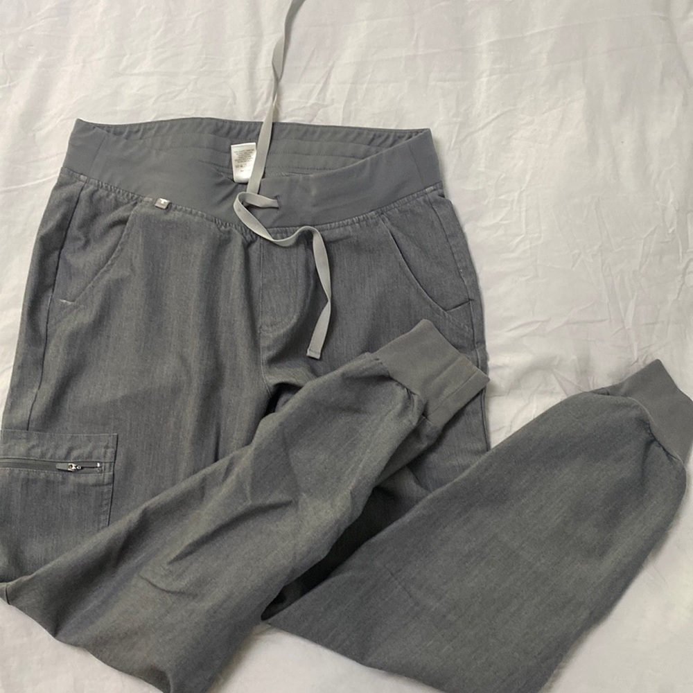 Figs scrubs, joggers size small